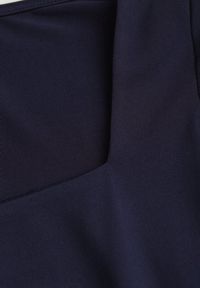 Renee - Granatowa Bluzka Longsleeve z Wiskozą i Kwadratowym Dekoltem Seliusei. Typ kołnierza: dekolt kwadratowy. Kolor: niebieski. Materiał: wiskoza. Długość rękawa: długi rękaw. Długość: długie #3