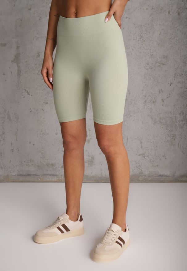 Renee - Zielone Elastyczne Szorty Biker High Waist Diovien. Okazja: na co dzień. Stan: podwyższony. Kolor: zielony. Materiał: prążkowany. Długość: krótkie. Styl: casual