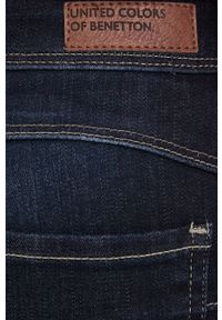 United Colors of Benetton jeansy damskie medium waist. Kolor: niebieski