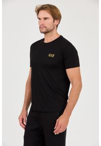 EA7 Emporio Armani - EA7 Czarny męski t-shirt bawełniany ze złotym logo, Rozmiar XL. Kolor: czarny. Materiał: bawełna