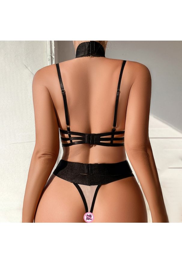 Intica - Komplet bielizny z ozdobnymi pasami podkreślający sylwetkę Irmentraut. Kolor: wielokolorowy. Materiał: materiał. Wzór: paski