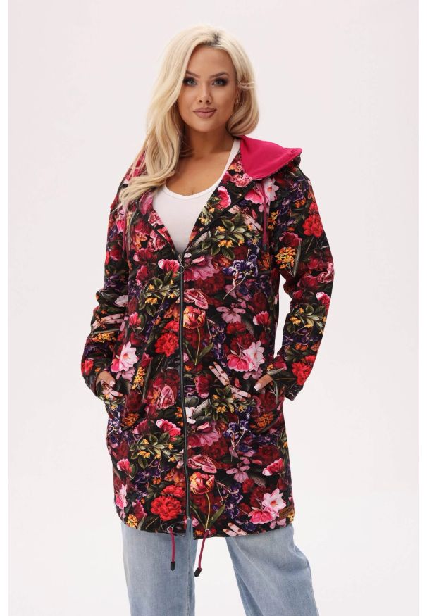 Moda Size Plus Iwanek - Bluza z kapturem Bloom - florystyczny print z akcentem ważek PLUS SIZE XXL OVERSIZE JESIEŃ. Okazja: na co dzień. Typ kołnierza: kaptur. Kolekcja: plus size. Materiał: tkanina, skóra, bawełna, elastan, jeans, materiał. Długość: krótkie. Wzór: nadruk. Sezon: jesień. Styl: elegancki, casual