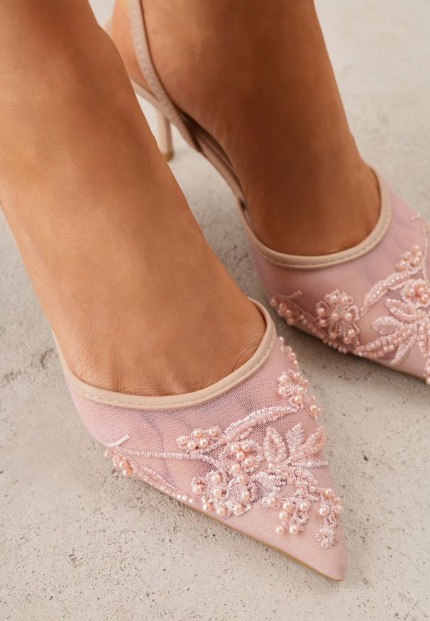 Renee - Różowe Szpilki VICES Slingback z Noskami w Szpic Ozdobionymi Haftem i Koralikami Laraidina. Zapięcie: pasek. Kolor: różowy. Materiał: satyna. Wzór: haft, aplikacja. Obcas: na szpilce
