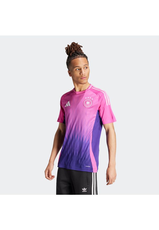 Adidas - Koszulka piłkarska ADIDAS Niemcy EURO 2024 wyjazdowa. Kolor: różowy, wielokolorowy, fioletowy. Sport: piłka nożna