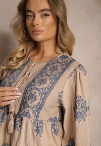 Renee - Brązowa Wiskozowa Bluzka w Stylu Boho z Falbanką Zdobiona Haftem i Wiązaniem Aerraza. Okazja: na co dzień, na spacer. Kolor: brązowy. Materiał: wiskoza. Wzór: aplikacja, haft. Styl: boho #3