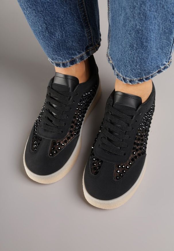 Born2be - Czarne Sneakersy na Grubej Podeszwie Ozdobione Cyrkoniami Orinrya. Okazja: na co dzień. Kolor: czarny. Materiał: jeans, skóra. Wzór: aplikacja