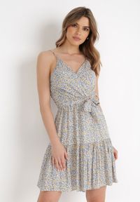 Born2be - Niebiesko-Żółta Sukienka Zotemus. Kolor: niebieski. Materiał: wiskoza, materiał. Długość rękawa: na ramiączkach. Wzór: aplikacja, kwiaty. Typ sukienki: kopertowe. Długość: mini #1