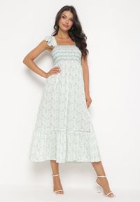 Born2be - Zielona Rozkloszowana Sukienka Maxi na Szerokich Ramiączkach z Falbankami Trentia. Typ kołnierza: kołnierz z falbankami. Kolor: zielony. Długość rękawa: na ramiączkach. Długość: maxi #1