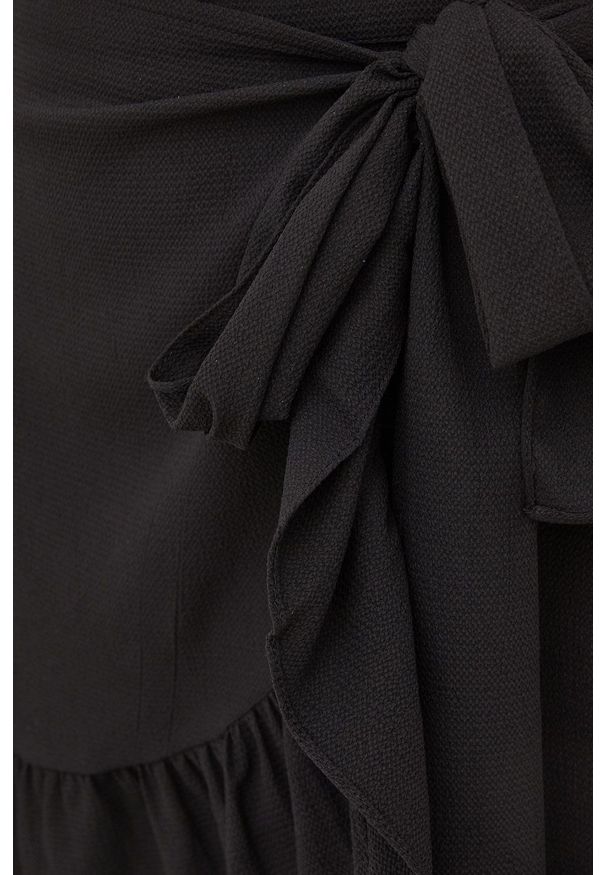 Vero Moda spódnica kolor czarny mini rozkloszowana. Kolor: czarny. Materiał: tkanina