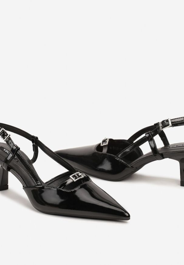 Renee - Czarne Czółenka na Szpilce Typu Kaczuszka Peep Toe Ozdobione Klamrami Evalssia. Okazja: na co dzień. Nosek buta: otwarty. Zapięcie: klamry. Kolor: czarny. Materiał: jeans. Wzór: aplikacja. Obcas: na szpilce. Styl: elegancki, casual