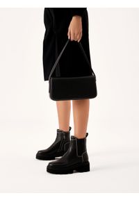 Kazar - Czarne botki z białymi szwami. Okazja: na co dzień. Zapięcie: zamek. Kolor: czarny. Materiał: tkanina, skóra. Szerokość cholewki: normalna. Styl: casual #3