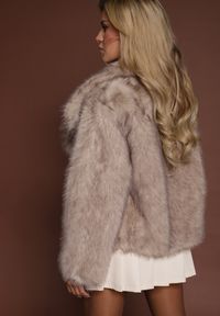 Renee - Ciemnobeżowa Kurtka Futrzana Ozdobiona Kołnierzem Avelire. Okazja: na co dzień. Kolor: beżowy. Materiał: futro. Wzór: aplikacja. Styl: casual, elegancki #5