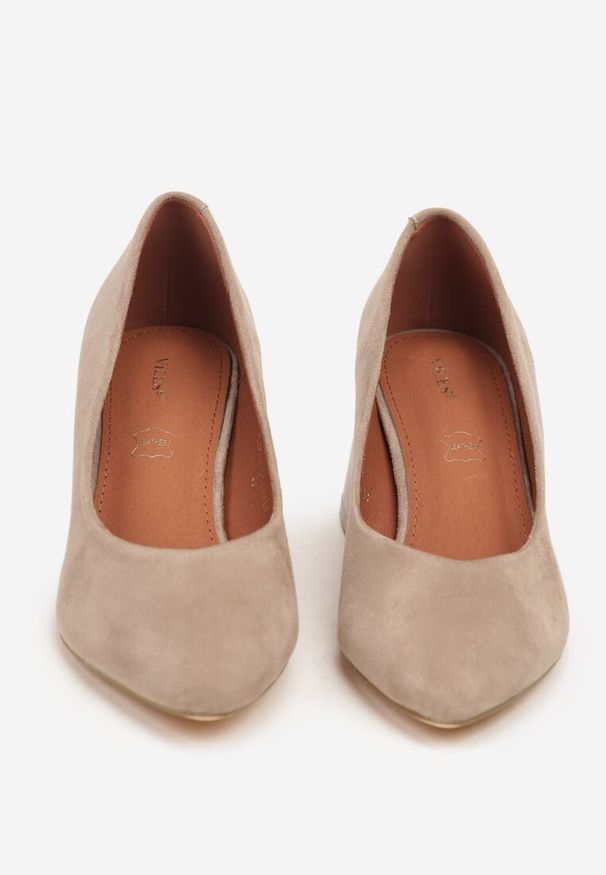 Born2be - Ciemnobeżowe Czółenka Vices na Stożkowym Obcasie ze Skórzaną Wkładką Erani. Okazja: na spotkanie biznesowe. Kolor: beżowy. Materiał: skóra. Obcas: na obcasie. Styl: klasyczny, biznesowy, elegancki. Wysokość obcasa: średni