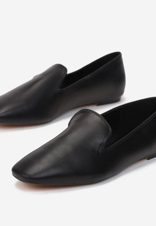 Renee - Czarne Mokasyny Auxina. Kolor: czarny. Wzór: gładki, jednolity. Obcas: na obcasie. Styl: elegancki