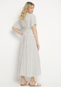 Born2be - Biała Kopertowa Sukienka z Bawełną w Kropki Ldivila. Okazja: na co dzień. Typ kołnierza: dekolt w kształcie V. Kolor: biały. Wzór: kropki. Typ sukienki: kopertowe. Materiał: bawełna. Długość rękawa: krótki rękaw. Sezon: wiosna, lato. Styl: casual #6