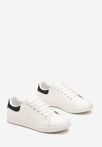 Born2be - Biało-Czarne Klasyczne Sneakersy z Gładkiej Ekoskóry z Brokatowym Zdobieniem Niretal. Kolor: biały. Wzór: aplikacja, gładki. Obcas: na płaskiej podeszwie #5