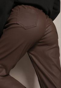 Renee - Brązowe Spodnie Bojówki High Waist ze Ściągaczami Serenzo. Stan: podwyższony. Kolor: brązowy. Styl: elegancki