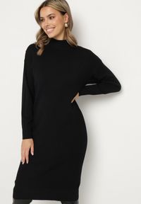 Born2be - Czarna Sweterkowa Sukienka Półgolf z Modalem i Wiskozą Ozdobiona Prążkowanymi Wstawkami Ennaira. Okazja: na spotkanie biznesowe. Kolor: czarny. Materiał: prążkowany, wiskoza. Długość rękawa: długi rękaw. Wzór: aplikacja. Styl: klasyczny, biznesowy #1