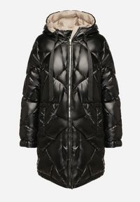 Born2be - Czarna Długa Pikowana Kurtka z Kapturem i Ściąganymi Sznurkami Norezi. Okazja: na co dzień. Typ kołnierza: kaptur. Kolor: czarny. Materiał: jeans. Długość: długie. Wzór: aplikacja. Sezon: zima. Styl: casual, elegancki #3