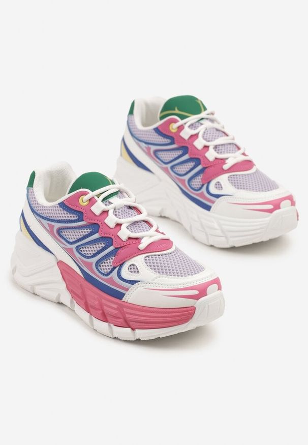 Born2be - Fuksjowe Sneakersy w Streetwearowym Stylu na Grubej Podeszwie z Tłoczeniami Siltewi. Okazja: na co dzień. Nosek buta: okrągły. Zapięcie: sznurówki. Kolor: różowy. Materiał: jeans