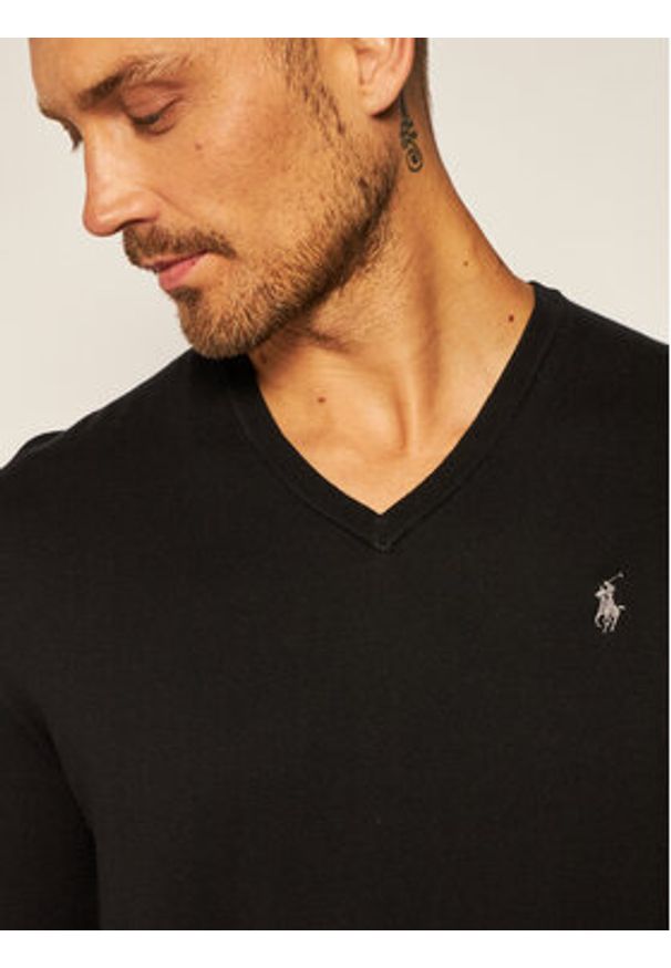 Polo Ralph Lauren Sweter Ls Sf Vn Pp 710670789003 Czarny Regular Fit. Typ kołnierza: polo. Kolor: czarny. Materiał: bawełna