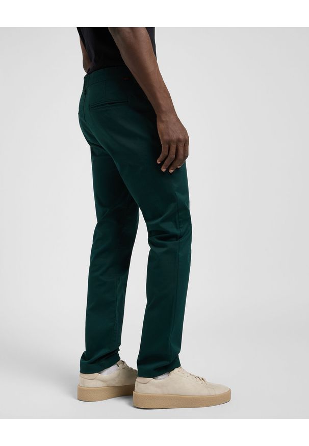 Lee - MESKIE SPODNIE LEE REGULAR CHINO JADE FOREST 112370607
