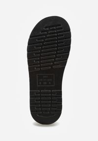 Born2be - Czarne Minimalistyczne Klapki na Grubej Podeszwie z Szerokim Paskiem Aciane. Okazja: na co dzień. Kolor: czarny. Materiał: satyna. Wzór: haft. Styl: casual #6
