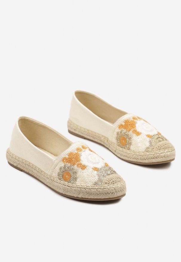 Born2be - Beżowe Espadryle Ozdobione Plecionką i Haftowanymi Kwiatami Tolisae. Okazja: na co dzień. Kolor: beżowy. Wzór: aplikacja, kwiaty, haft. Sezon: lato. Styl: casual