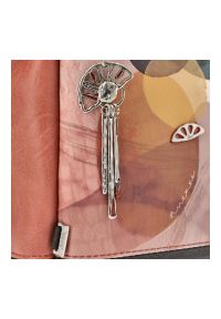 Pomarańczowa Oryginalna Listonoszka Damska Anekke Seria Alma. Kolor: pomarańczowy. Wzór: aplikacja. Dodatki: z breloczkiem. Materiał: zdobione. Styl: elegancki, casual. Rodzaj torebki: na ramię #5