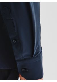 Pako Lorente - PAKO LORENTE – Granatowa dzianinowa koszula męska. Typ kołnierza: kołnierzyk klasyczny. Kolor: czarny, niebieski. Materiał: dzianina. Długość rękawa: długi rękaw. Długość: długie. Wzór: gładki. Styl: klasyczny #6