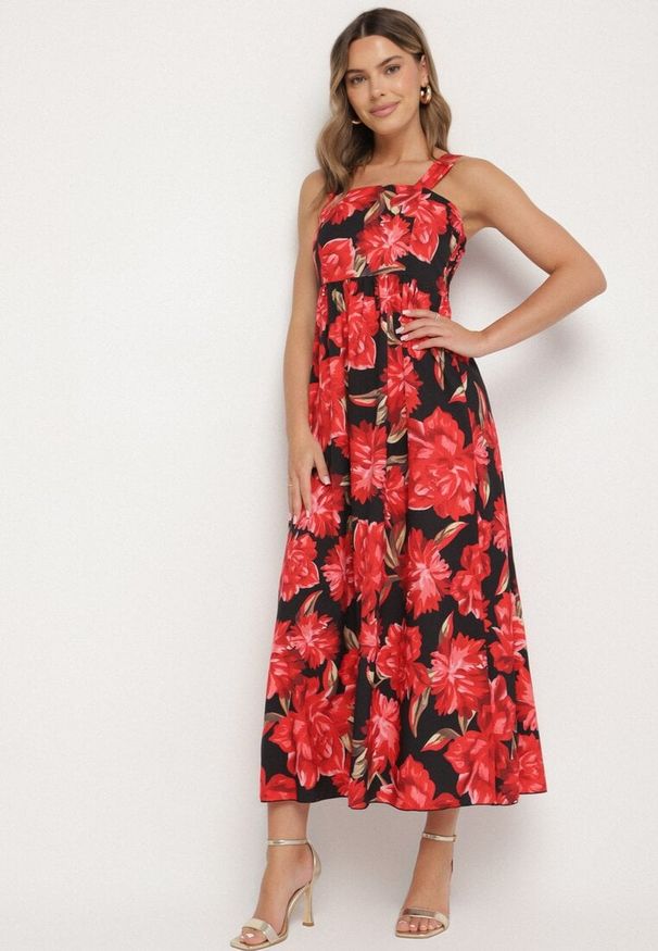 Born2be - Czarna Rozkloszowana Sukienka z Wiskozą w Kwiatowym Wzór Nilarune. Kolor: czarny. Materiał: wiskoza. Długość rękawa: na ramiączkach. Wzór: kwiaty. Sezon: lato. Styl: klasyczny