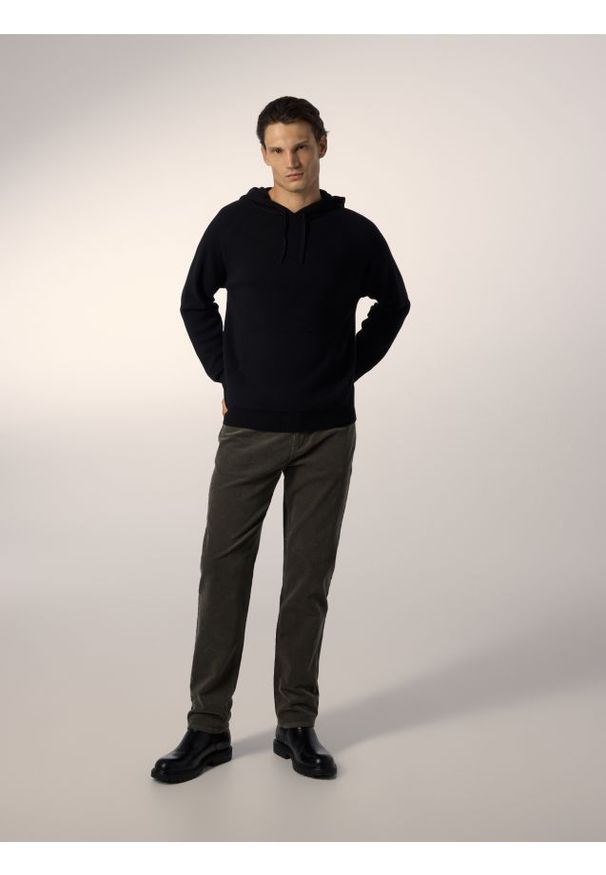 Reserved - Wełniany sweter z kapturem - czarny. Typ kołnierza: kaptur. Kolor: czarny. Materiał: wełna