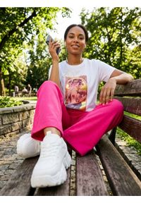 Sinsay - Spodnie dresowe straight leg - różowy. Kolor: różowy. Materiał: dresówka #1