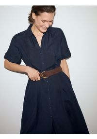 Reserved - Sukienka midi z lnem - granatowy. Kolor: niebieski. Materiał: len. Długość: midi #1