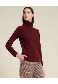 Luisa Spagnoli - LUISA SPAGNOLI - Bordowy sweter z golfem CALCO. Typ kołnierza: golf. Kolor: czerwony. Materiał: prążkowany, materiał. Długość rękawa: długi rękaw. Długość: długie. Wzór: aplikacja
