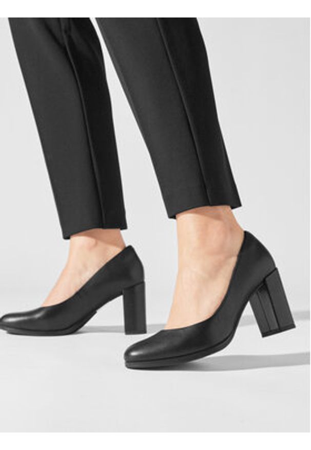 Clarks Czółenka Freva85 26170968 Czarny. Kolor: czarny. Materiał: skóra