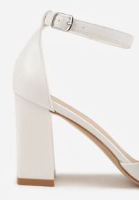 Renee - Białe Czółenka na Słupku w Klasycznym Stylu ze Szpiczastym Noskiem Zelelle. Nosek buta: szpiczasty. Kolor: biały. Wzór: gładki. Obcas: na słupku. Styl: klasyczny #5