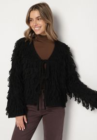 Born2be - Czarny Wiązany Kardigan z Dodatkiem Wełny i Wiskozy Zdobiony Frędzlami Tiravea. Okazja: na co dzień. Typ kołnierza: dekolt w serek. Kolor: czarny. Materiał: wełna, wiskoza. Długość rękawa: długi rękaw. Długość: długie. Wzór: aplikacja. Styl: casual, elegancki #7