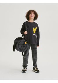Reserved - Longsleeve oversize Pokémon - ciemnoszary. Kolor: szary. Materiał: dzianina, bawełna. Długość rękawa: długi rękaw