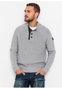 bonprix - Sweter ze stójką z bawełną z recyklingu. Typ kołnierza: kołnierzyk stójkowy. Kolor: szary. Materiał: bawełna. Wzór: nadruk, prążki #1