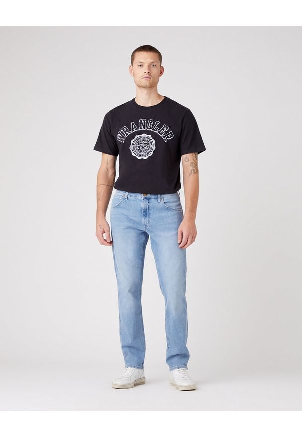 Wrangler - WRANGLER GREENSBORO MĘSKIE SPODNIE JEANSOWE HIGHLITE W15QYJ38T 112145843