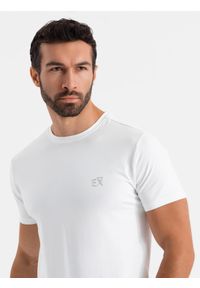 Ombre Clothing - Męski t-shirt SLIM FIT z elastanem i printem – biały V2. Okazja: na co dzień. Typ kołnierza: dekolt w serek. Kolor: biały. Materiał: elastan. Wzór: nadruk. Styl: casual #4