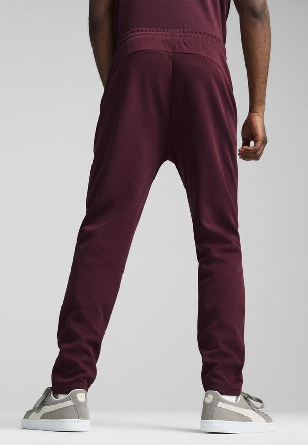 Puma - Męskie spodnie Casuals Manchester City PUMA Dark Jasper Dusty Orchid Red Purple. Kolor: czerwony, wielokolorowy, fioletowy. Materiał: dresówka