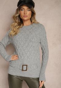 Renee - Szary Sweter w Delikatny Splot z Ozdobną Klamrą i Paskiem na Dole Rievea. Okazja: do pracy. Kolor: szary. Materiał: jeans. Długość rękawa: długi rękaw. Długość: długie. Wzór: ze splotem. Styl: elegancki #3