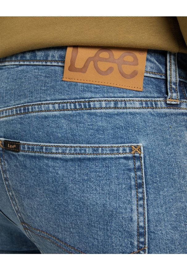 Lee - LEE MALONE MĘSKIE SPODNIE JEANSOWE SMOKEY INDIGO L736BKDG 112322022. Sezon: lato
