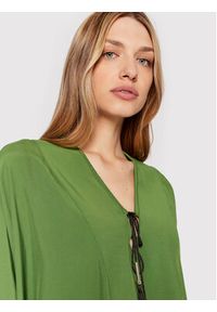 Sisley Sukienka codzienna 4B5FLV015 Zielony Relaxed Fit. Okazja: na co dzień. Kolor: zielony. Materiał: wiskoza. Typ sukienki: proste. Styl: casual #3