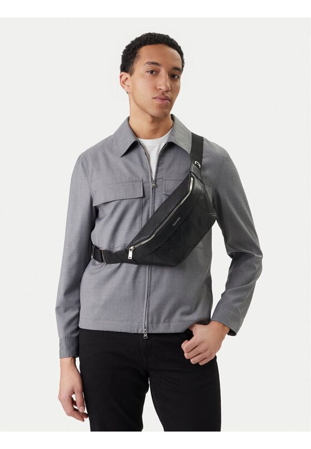 Calvin Klein Nerka Emblem Aop Emboss Waistbag LV04D3332G Czarny. Kolor: czarny. Materiał: skóra