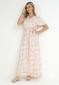 Born2be - Jasnobeżowa Sukienka Kopertowa z Wiskozy z Gumką w Talii i Metalicznym Wzorem Hollisa. Kolor: beżowy. Materiał: wiskoza. Typ sukienki: kopertowe #2