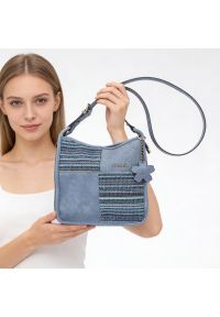 Torebka damska Laura Vita, z materiału syntetycznego z fakturowanym panelem regulowany pasek na ramię dekoracyjna zawieszka kompaktowa forma do codzi. Kolor: niebieski. Wzór: aplikacja, kwiaty. Materiał: z tłoczeniem. Styl: casual, boho. Rodzaj torebki: na ramię #1