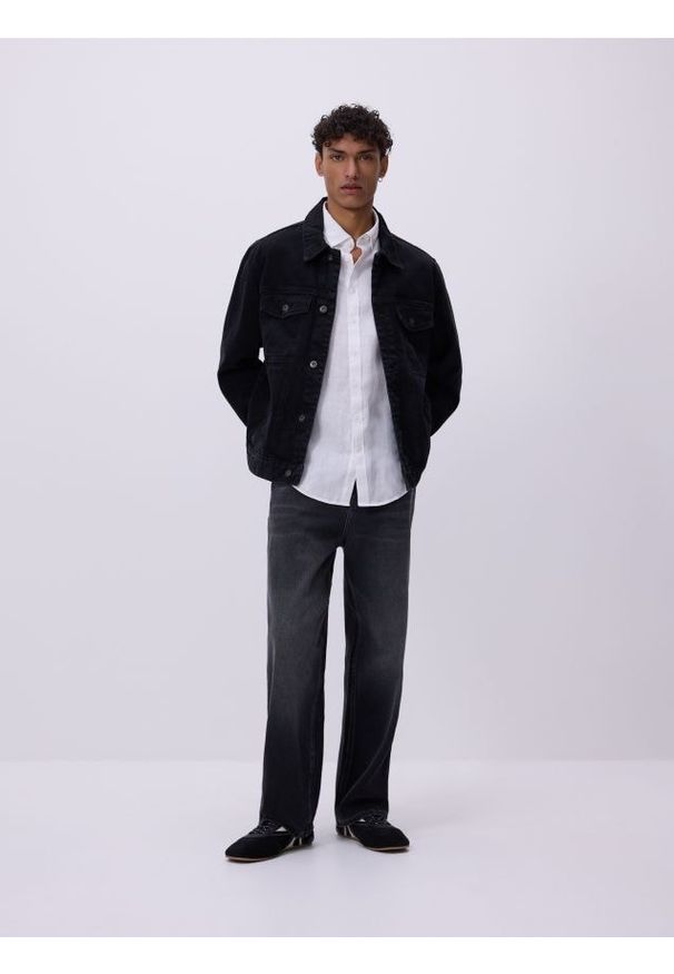 Reserved - Jeansy loose z efektem sprania - szary. Kolor: szary